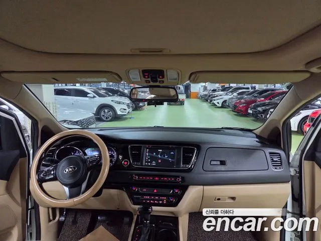 Kia Carnival 2015 thumb 6