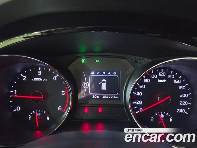 Kia Carnival 2015 thumb 7