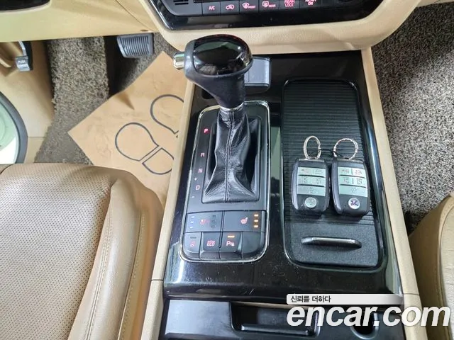 Kia Carnival 2015 thumb 4