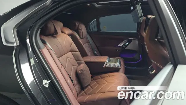 BMW 7 серии 2025 thumb 9