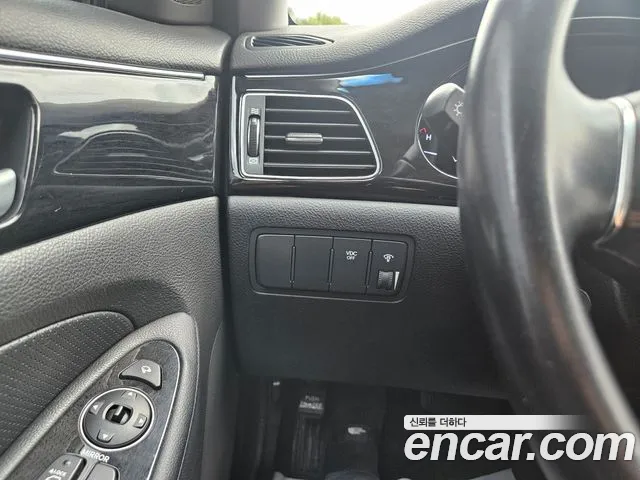 Hyundai Genesis 2013 thumb 6