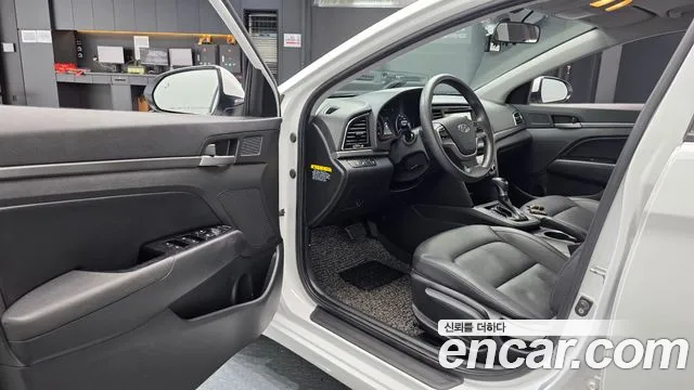 Hyundai Avante 2016 thumb 3