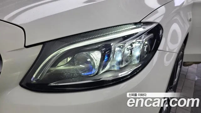 Mercedes-Benz C-Class 2021 thumb 9