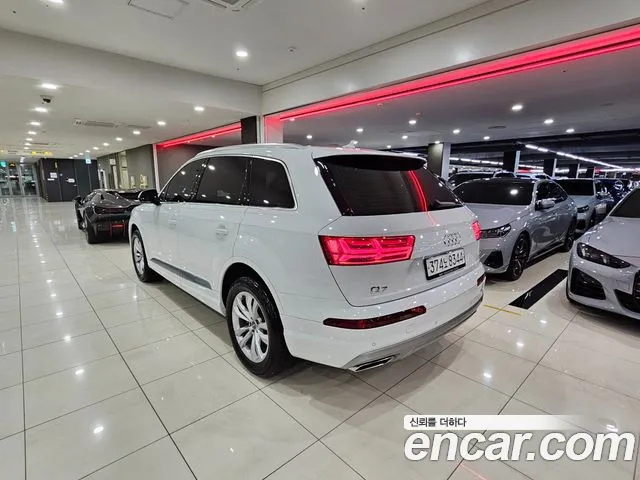Audi Q7 2019 thumb 4