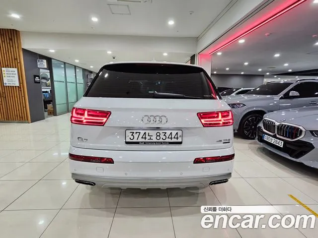 Audi Q7 2019 thumb 3