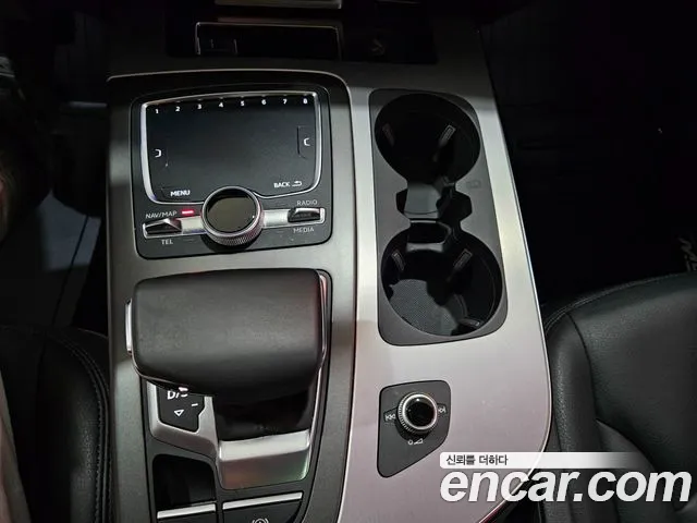Audi Q7 2019 thumb 7