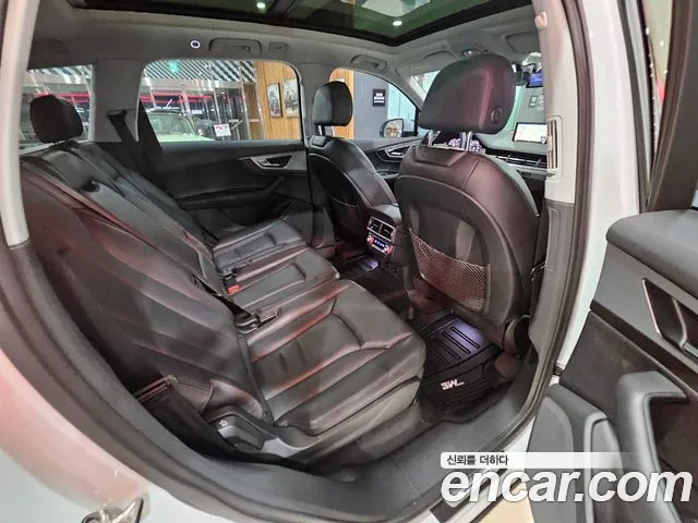 Audi Q7 2019 thumb 6