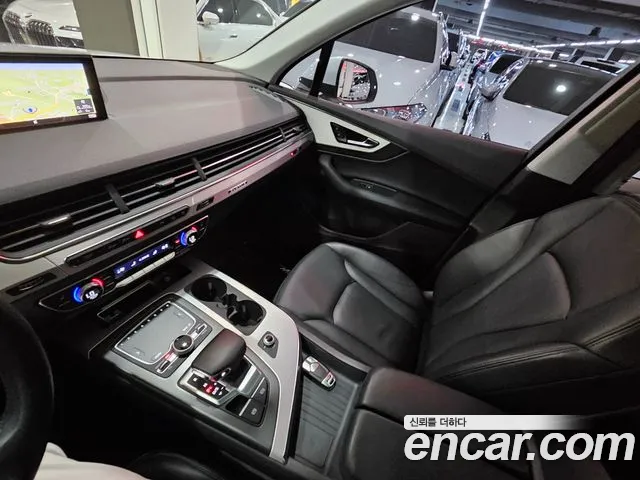 Audi Q7 2019 thumb 2