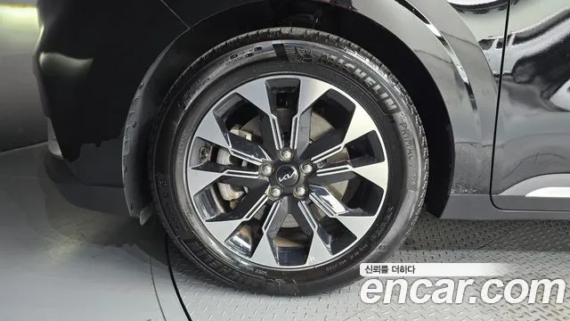 Kia Carnival 2023 thumb 2