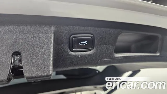 Hyundai Santa Fe 2018 thumb 2