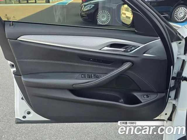 BMW 5 серии 2018 thumb 5