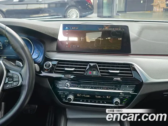 BMW 5 серии 2018 thumb 9