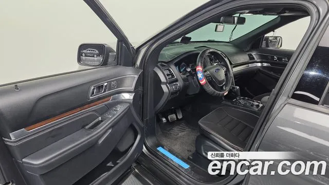 Ford Explorer 2019 thumb 4