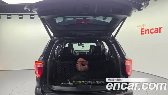 Ford Explorer 2019 thumb 9