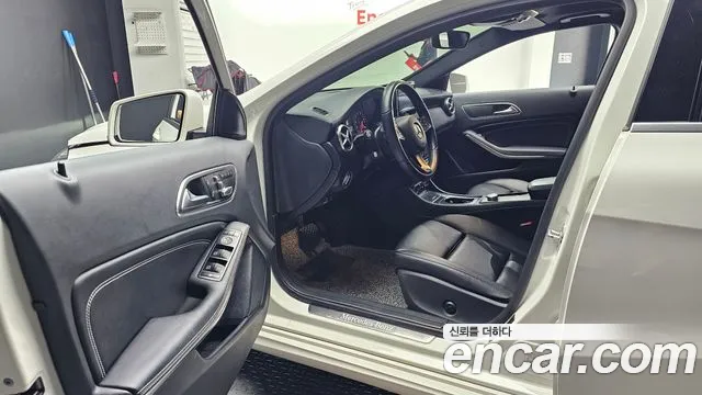 Mercedes-Benz A-Class 2018 thumb 5