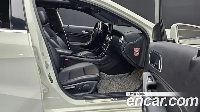 Mercedes-Benz A-Class 2018 thumb 8