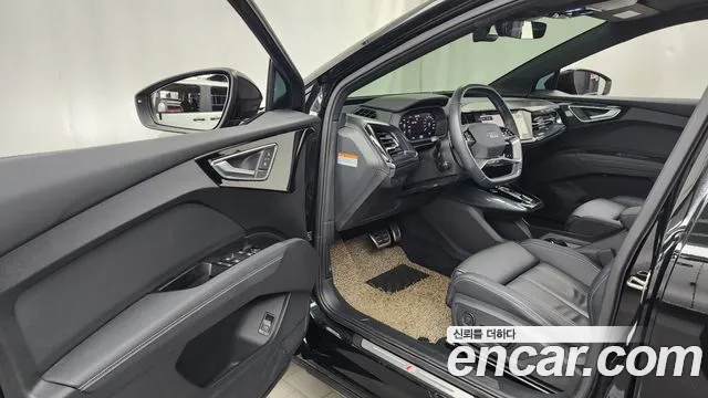 Audi Q4 e-tron 2023 thumb 2
