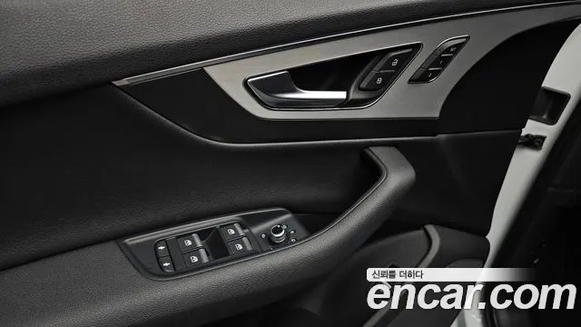 Audi Q7 2019 thumb 9