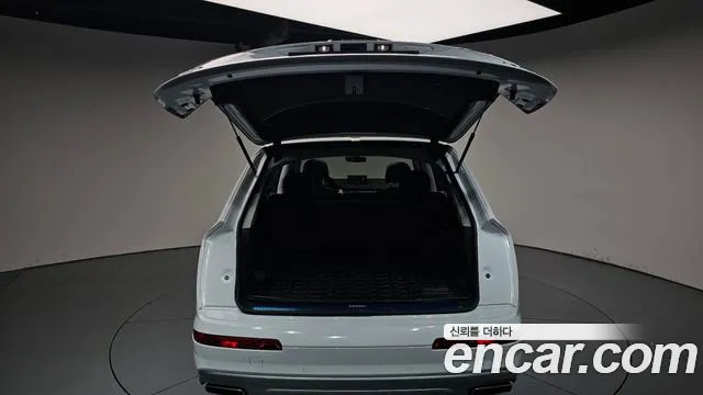 Audi Q7 2019 thumb 6