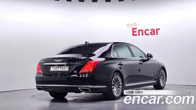 Genesis G90 2018 thumb 2