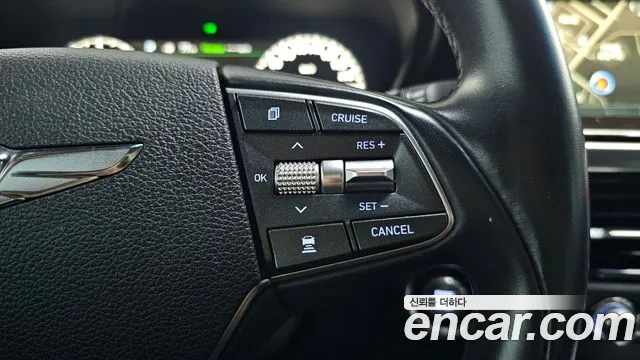 Genesis G90 2018 thumb 10