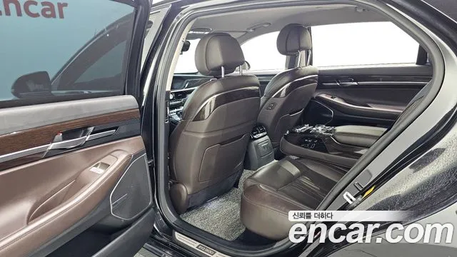 Genesis G90 2018 thumb 4