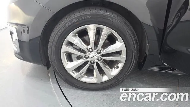 Kia Carnival 2016 thumb 10