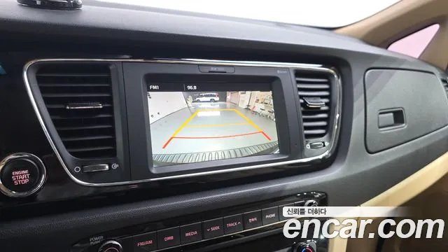 Kia Carnival 2016 thumb 3