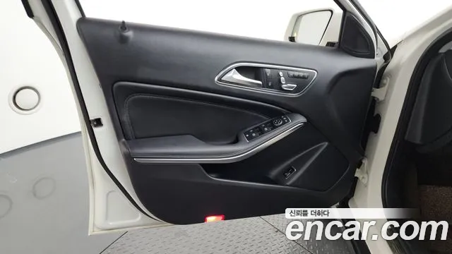 Mercedes-Benz A-Класс 2017 thumb 2