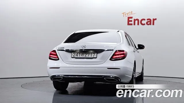 Mercedes-Benz E-Class 2019 thumb 8