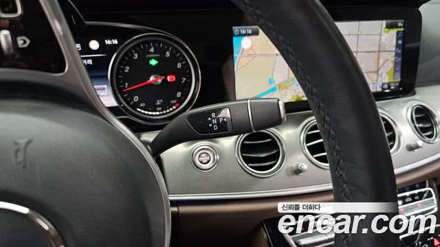 Mercedes-Benz E-Class 2019 thumb 10
