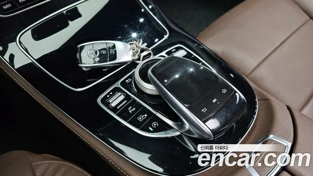 Mercedes-Benz E-Class 2019 thumb 4