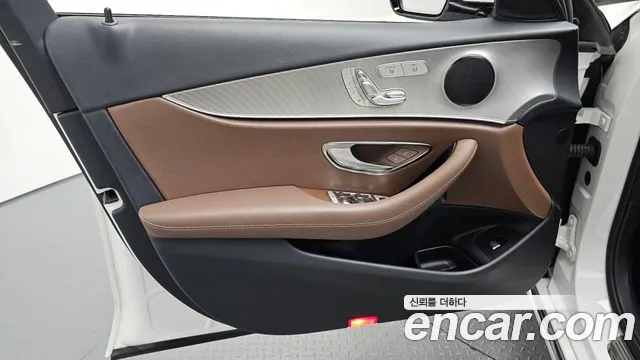 Mercedes-Benz E-Class 2019 thumb 5