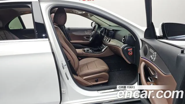 Mercedes-Benz E-Class 2019 thumb 12