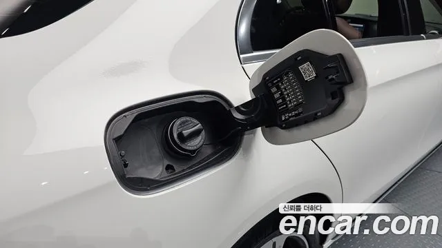 Mercedes-Benz E-Class 2019 thumb 11