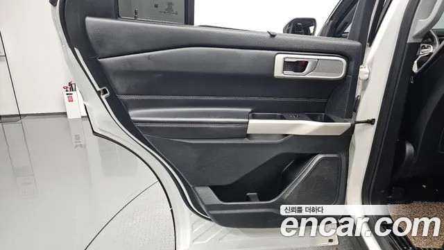Ford Explorer 2020 thumb 9