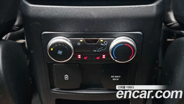 Ford Explorer 2020 thumb 10