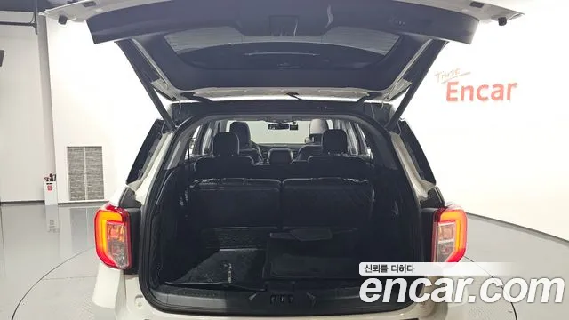 Ford Explorer 2020 thumb 3