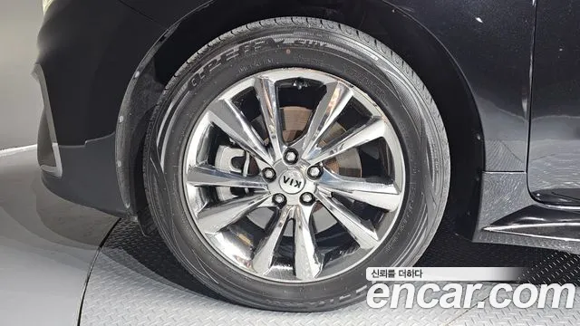 Kia Carnival 2019 thumb 4
