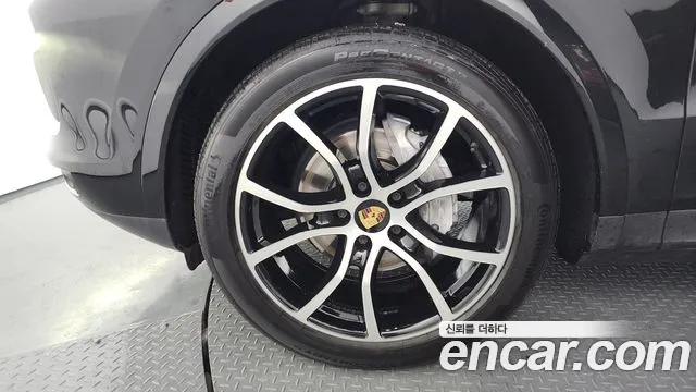 Porsche Cayenne 2022 thumb 4
