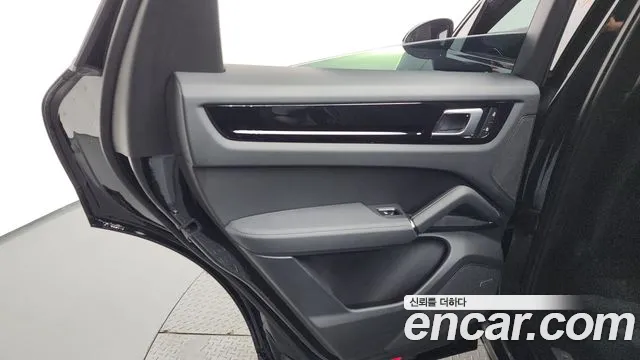 Porsche Cayenne 2022 thumb 11