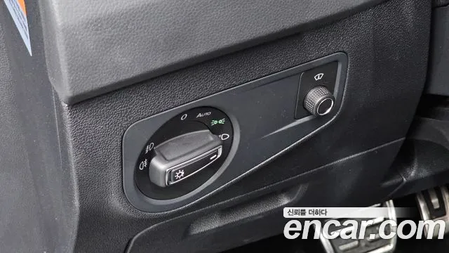 Volkswagen Tiguan 2018 thumb 2