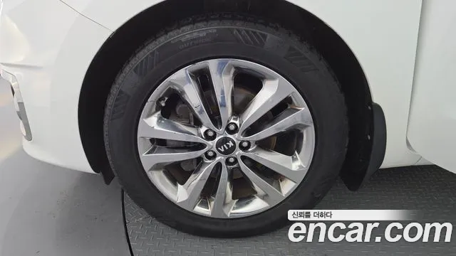Kia Carnival 2015 thumb 2