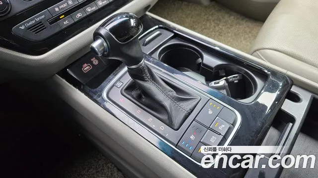 Kia Carnival 2015 thumb 7