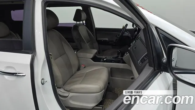 Kia Carnival 2015 thumb 6