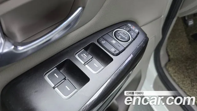 Kia Carnival 2015 thumb 3