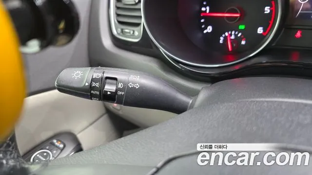 Kia Carnival 2015 thumb 5