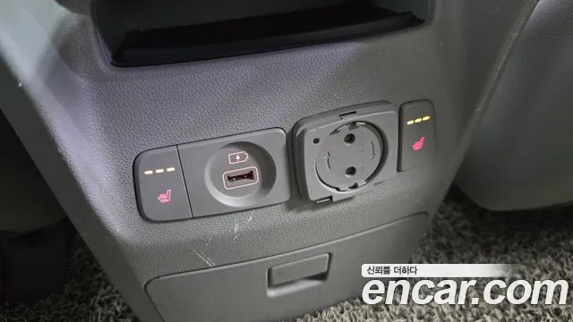 Kia Carnival 2015 thumb 4