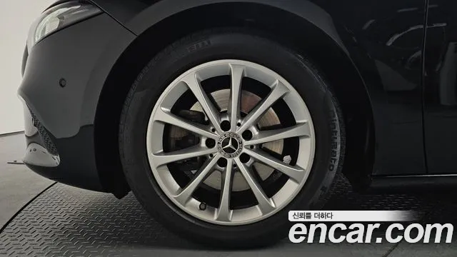 Mercedes-Benz A-Class 2020 thumb 10