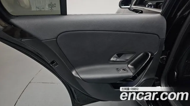 Mercedes-Benz A-Class 2020 thumb 12